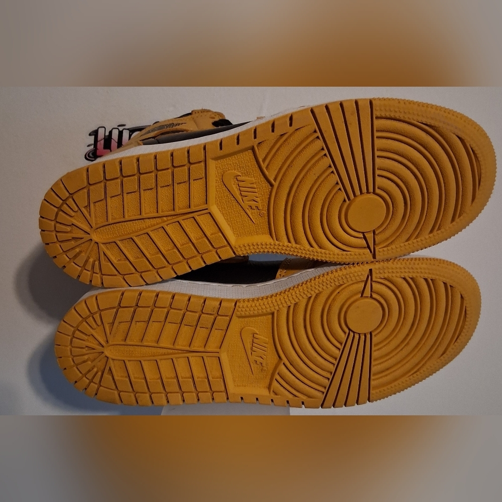 Jordan 1 Retro - Picture 4 of 7